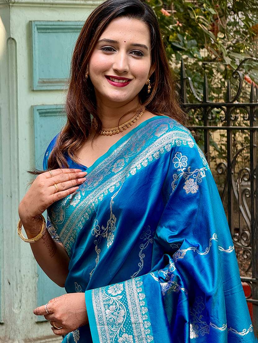 women self design banarasi saree with blouse - 22442945 -  Standard Image - 1