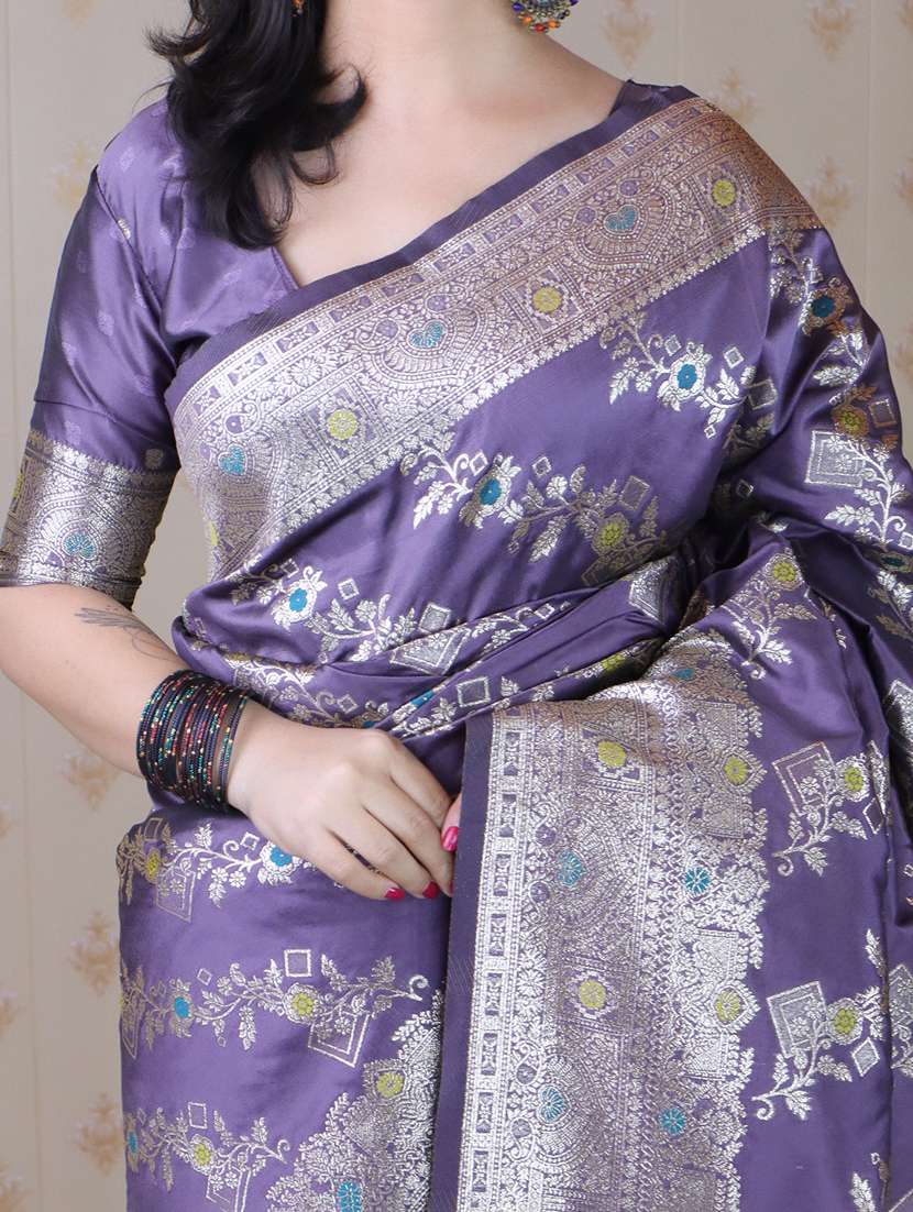 women self design banarasi saree with blouse - 22442947 -  Standard Image - 4