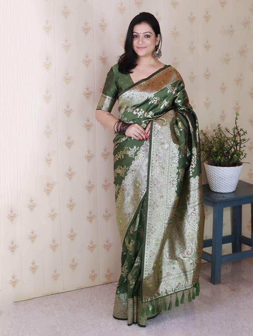 women self design banarasi saree with blouse