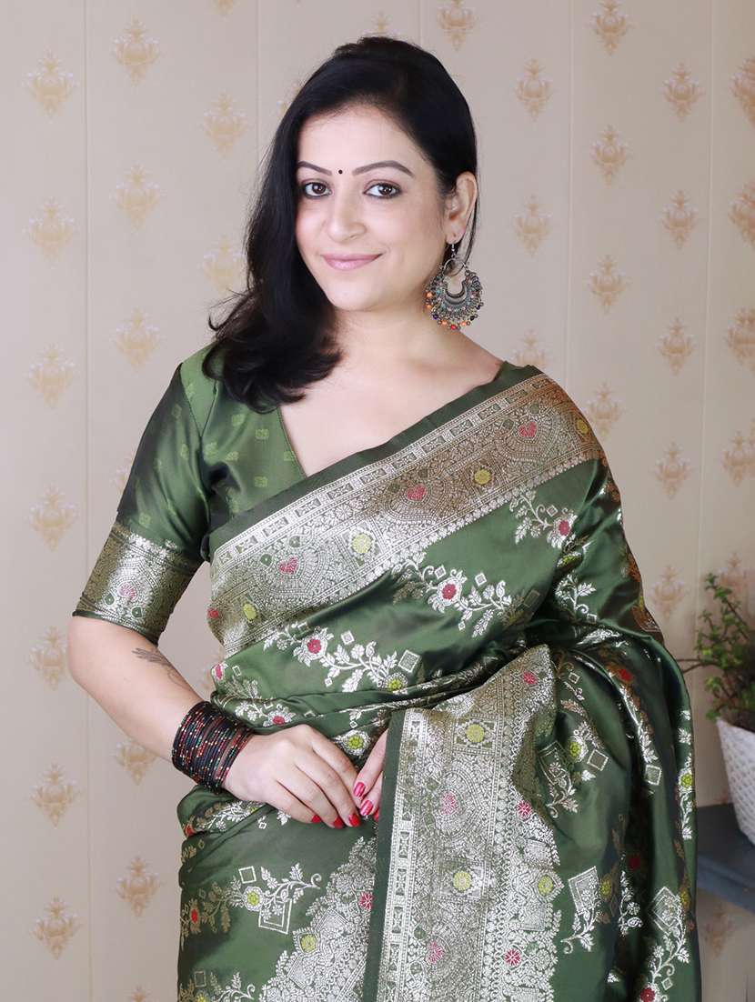 women self design banarasi saree with blouse - 22442949 -  Standard Image - 1