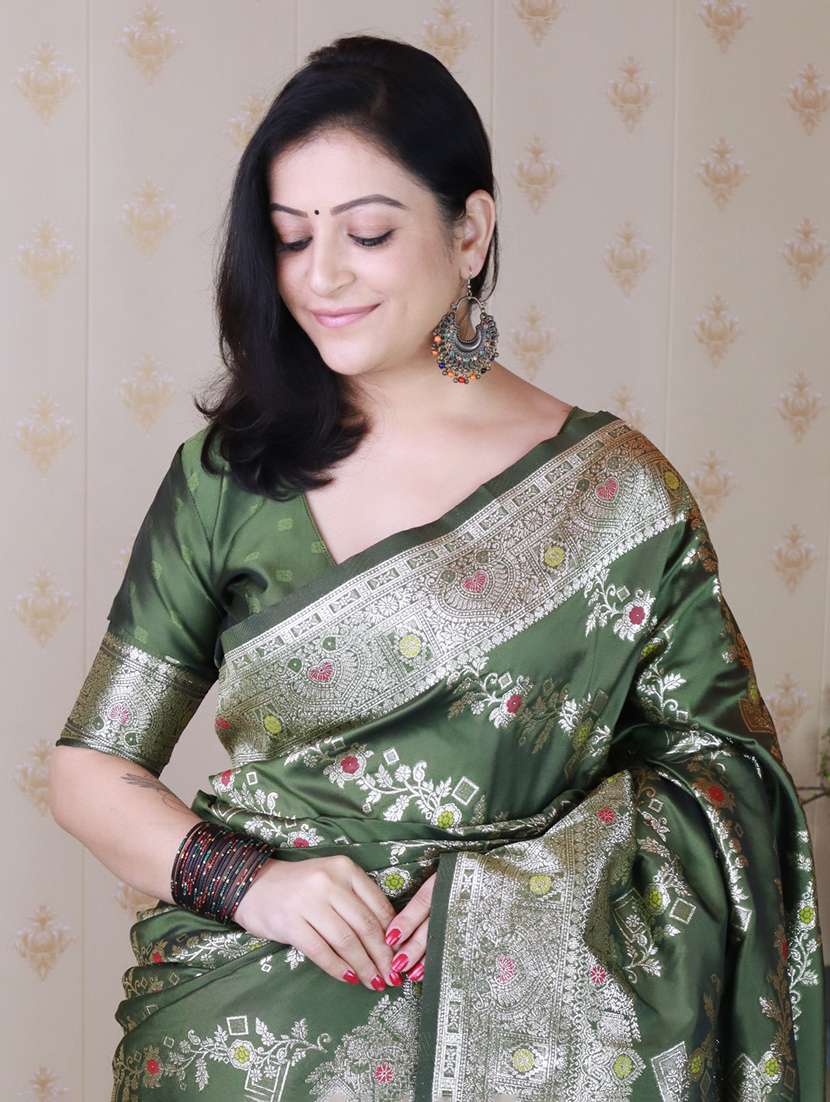 women self design banarasi saree with blouse - 22442949 -  Standard Image - 4