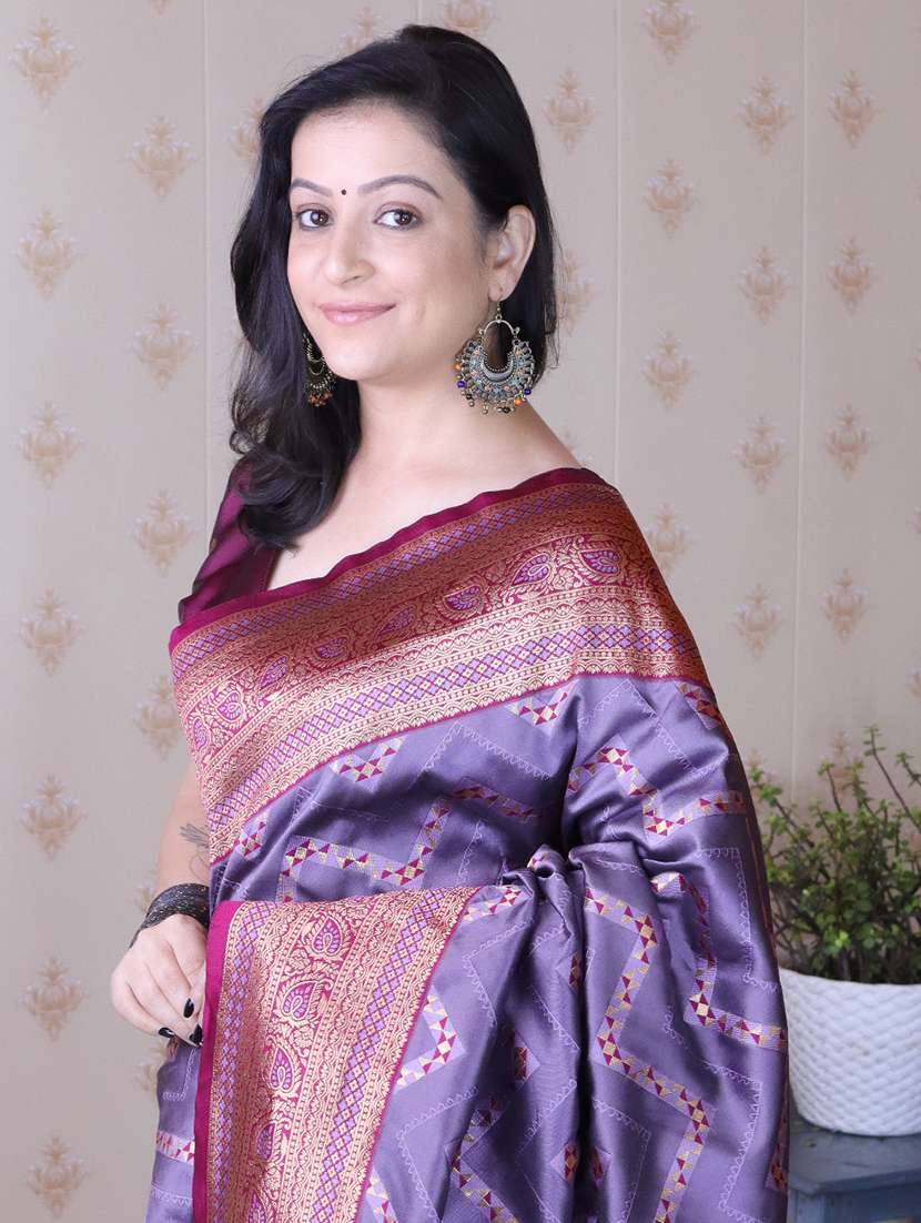 women self design banarasi saree with blouse - 22442967 -  Standard Image - 1