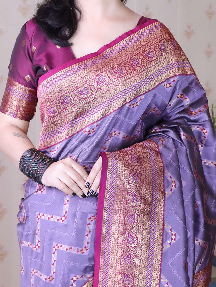 women self design banarasi saree with blouse - 22442967 -  Standard Image - 4