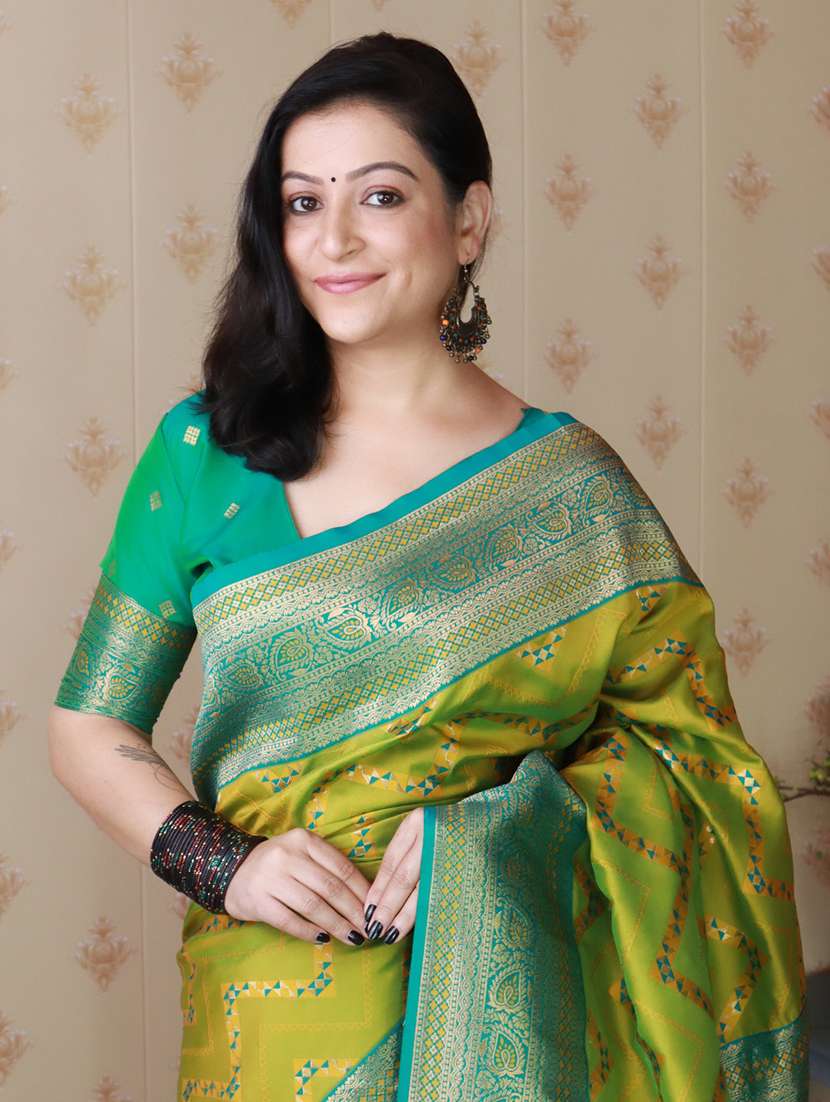women self design banarasi saree with blouse - 22442968 -  Standard Image - 1