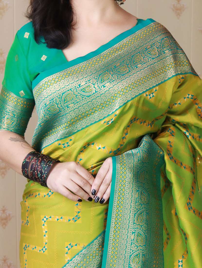 women self design banarasi saree with blouse - 22442968 -  Standard Image - 4