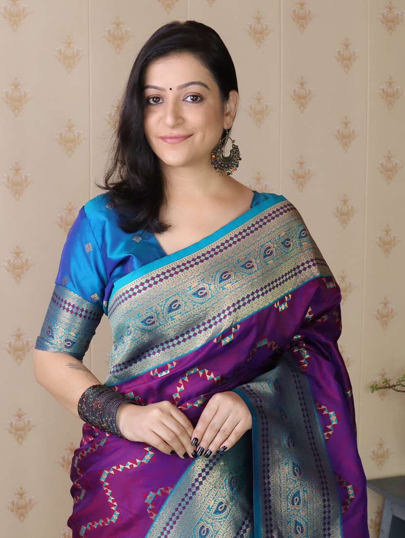 women self design banarasi saree with blouse - 22442971 -  Standard Image - 1