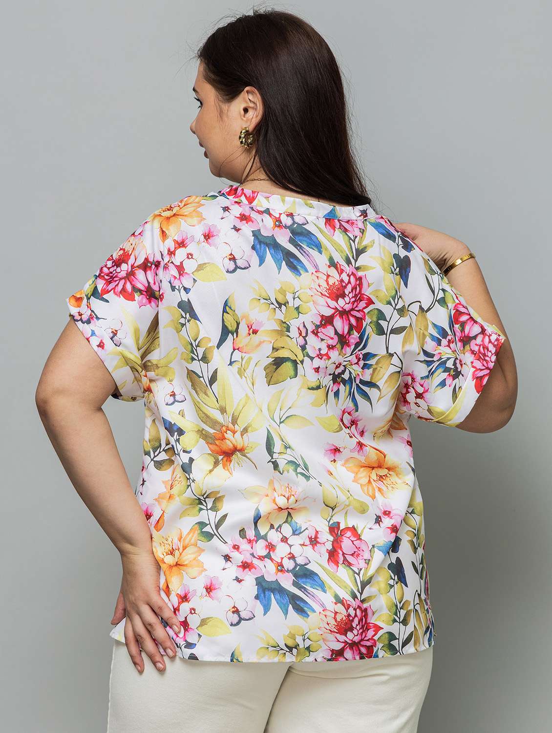 women floral off white rayon regular top - 22443573 -  Standard Image - 4