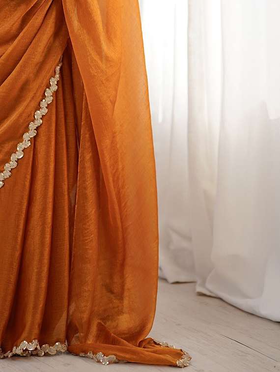 women solid with bordered saree - 22444304 -  Standard Image - 4