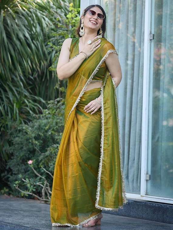 women solid with bordered saree