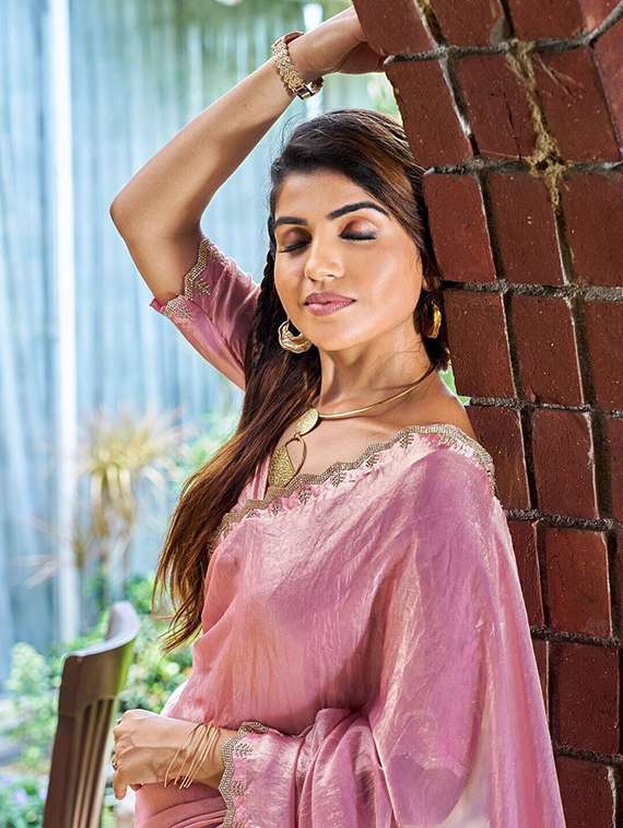 women solid with bordered saree - 22444380 -  Standard Image - 1