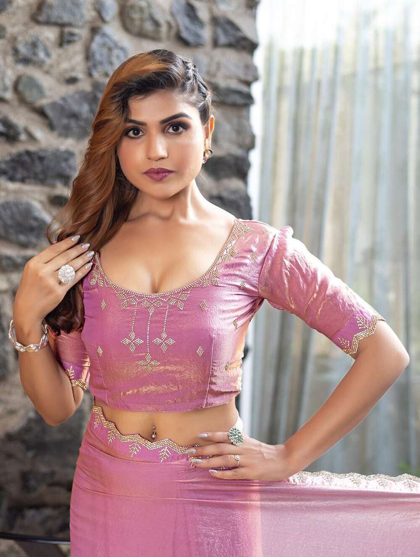 women solid with bordered saree - 22444387 -  Standard Image - 4