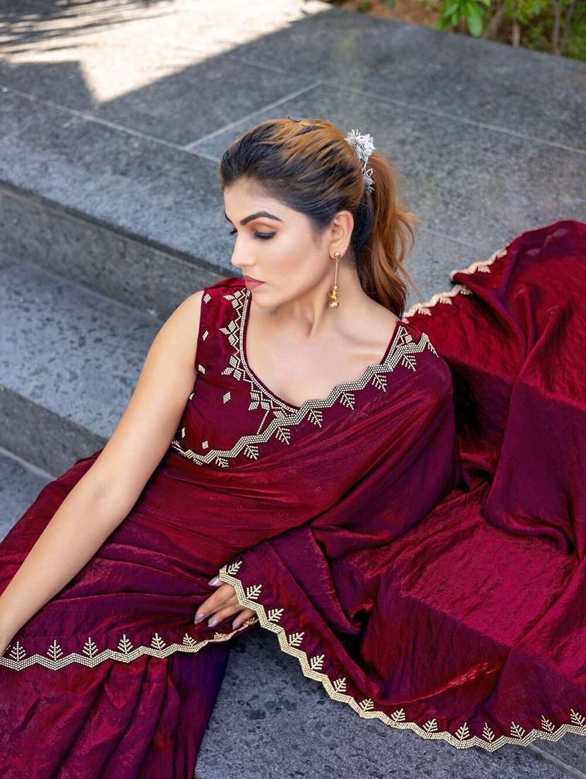 women solid with bordered saree - 22444389 -  Standard Image - 1