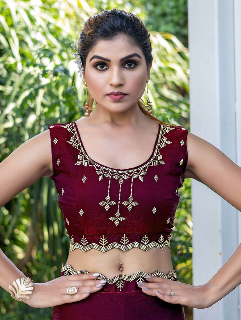 women solid with bordered saree - 22444389 -  Standard Image - 4