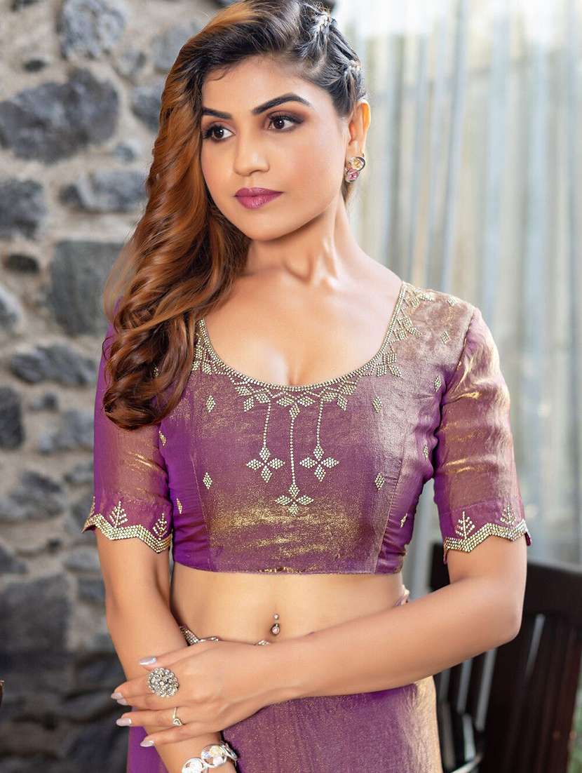 women solid with bordered saree - 22444394 -  Standard Image - 4