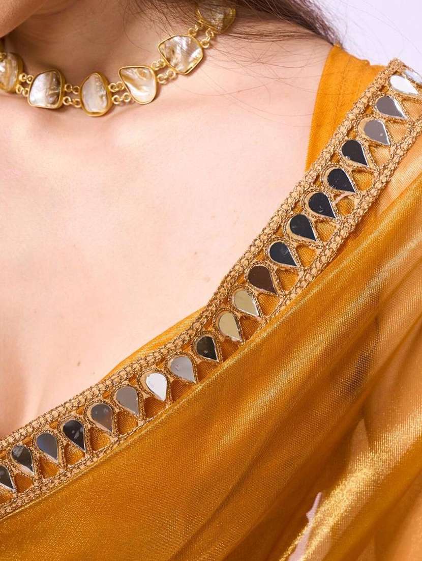 women solid with bordered saree - 22444521 -  Standard Image - 4