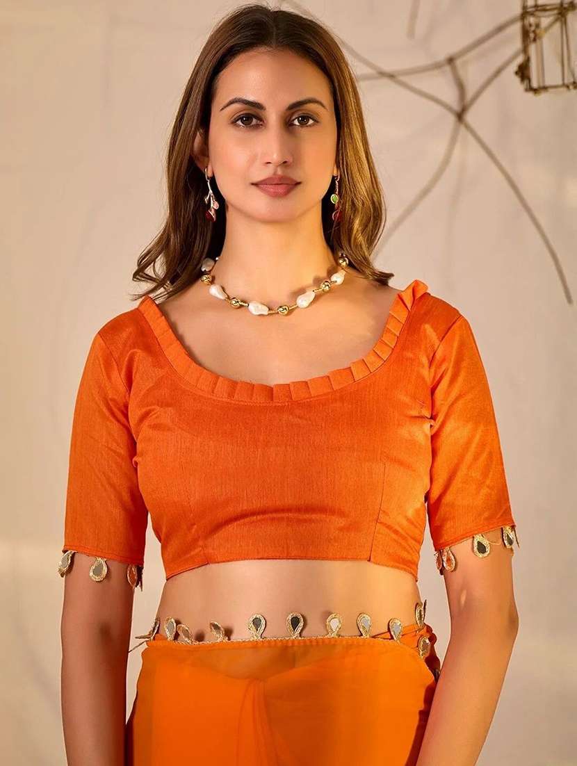 women solid with bordered saree - 22444525 -  Standard Image - 4