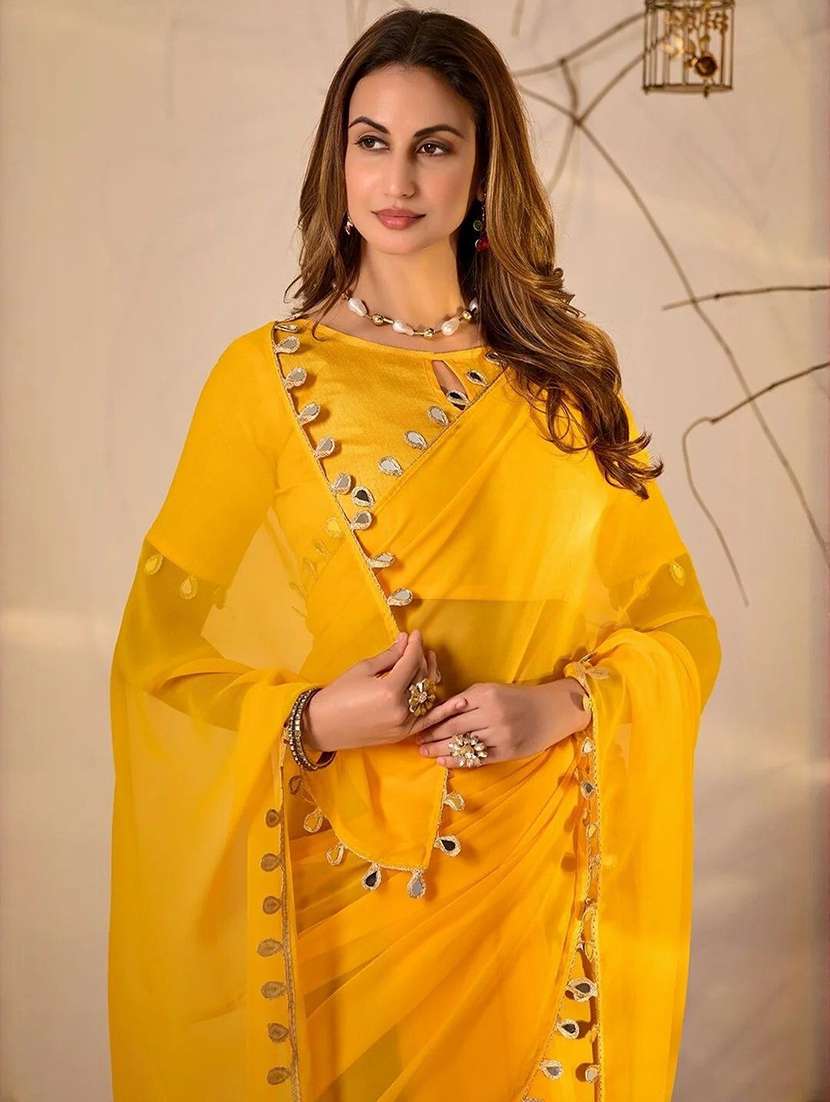 women solid with bordered saree - 22444532 -  Standard Image - 1
