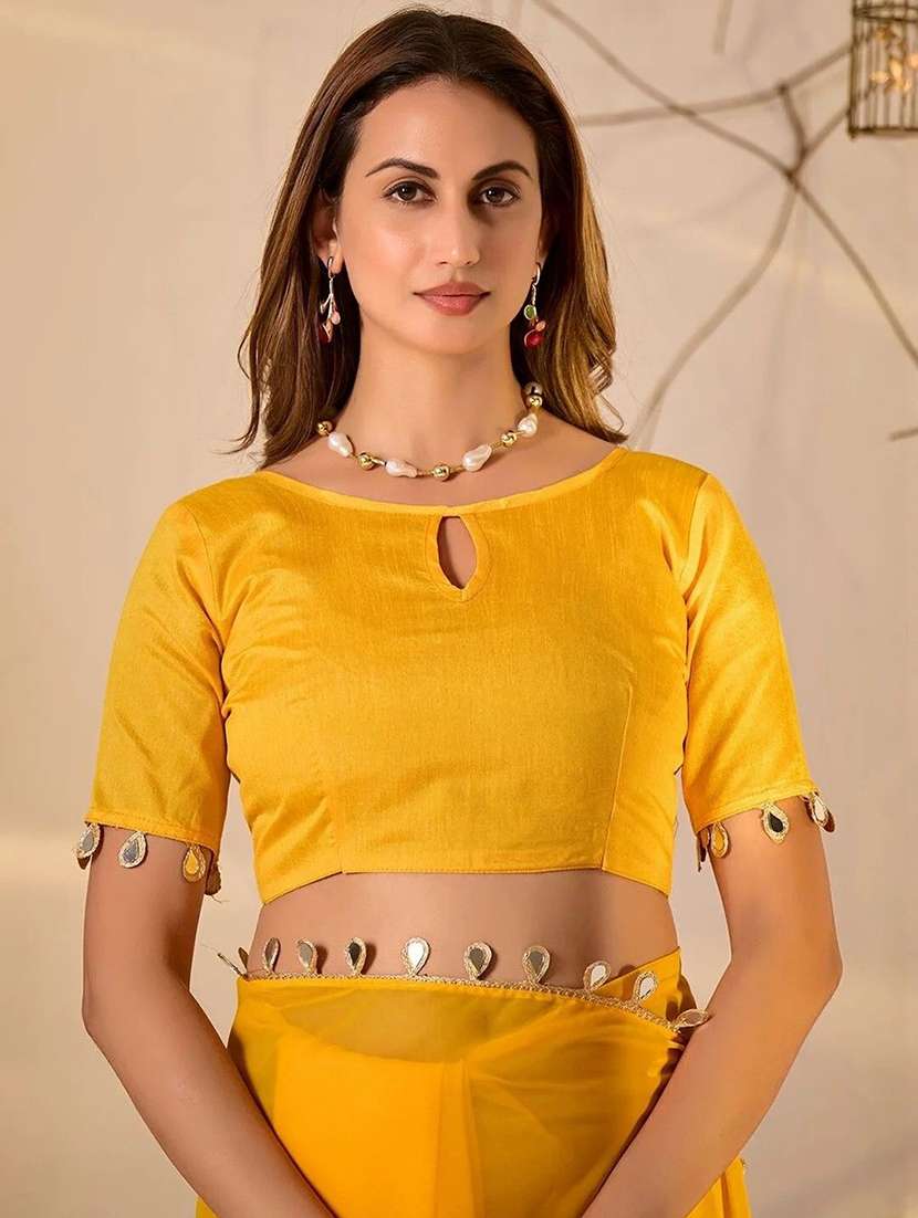 women solid with bordered saree - 22444532 -  Standard Image - 4