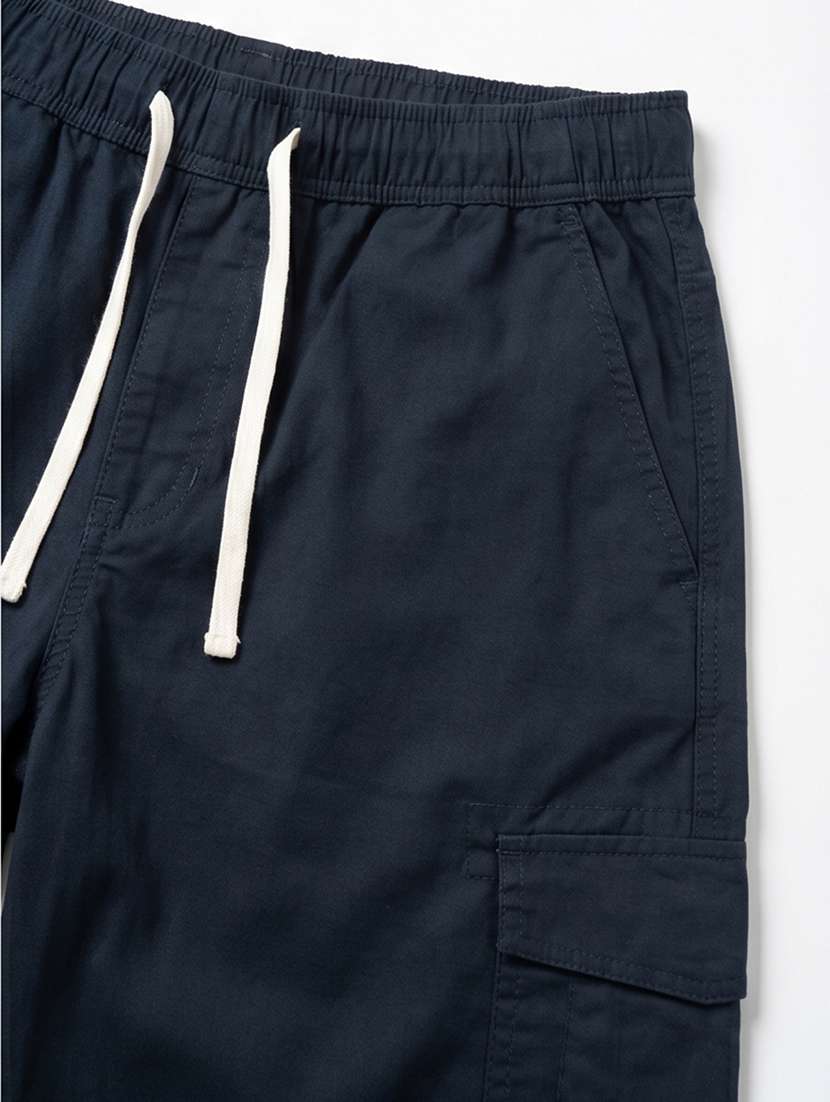 men solid mid rise regular fit three fourth cargo shorts - 22446722 -  Standard Image - 1