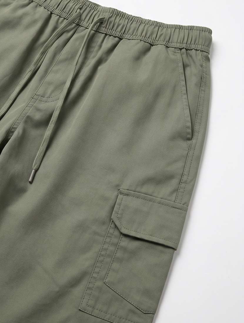 men solid mid rise regular fit three fourth cargo shorts - 22446727 -  Standard Image - 1