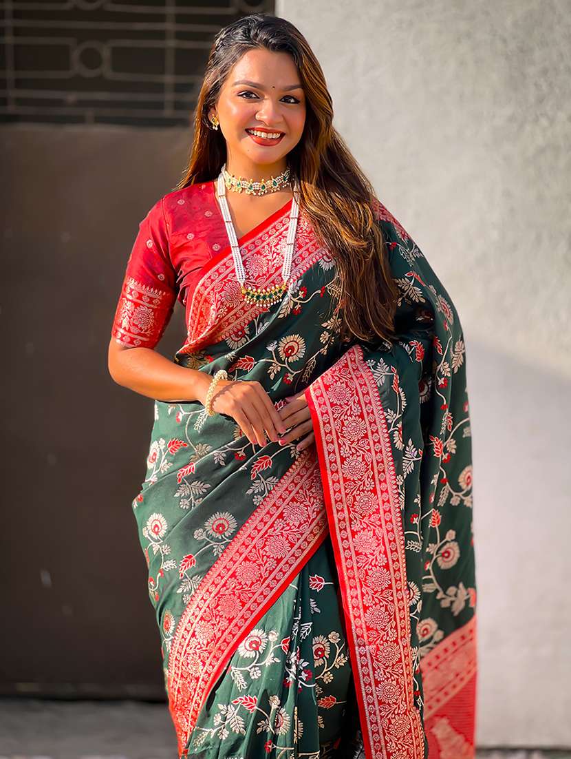 women self design banarasi saree with blouse - 22447539 -  Standard Image - 1