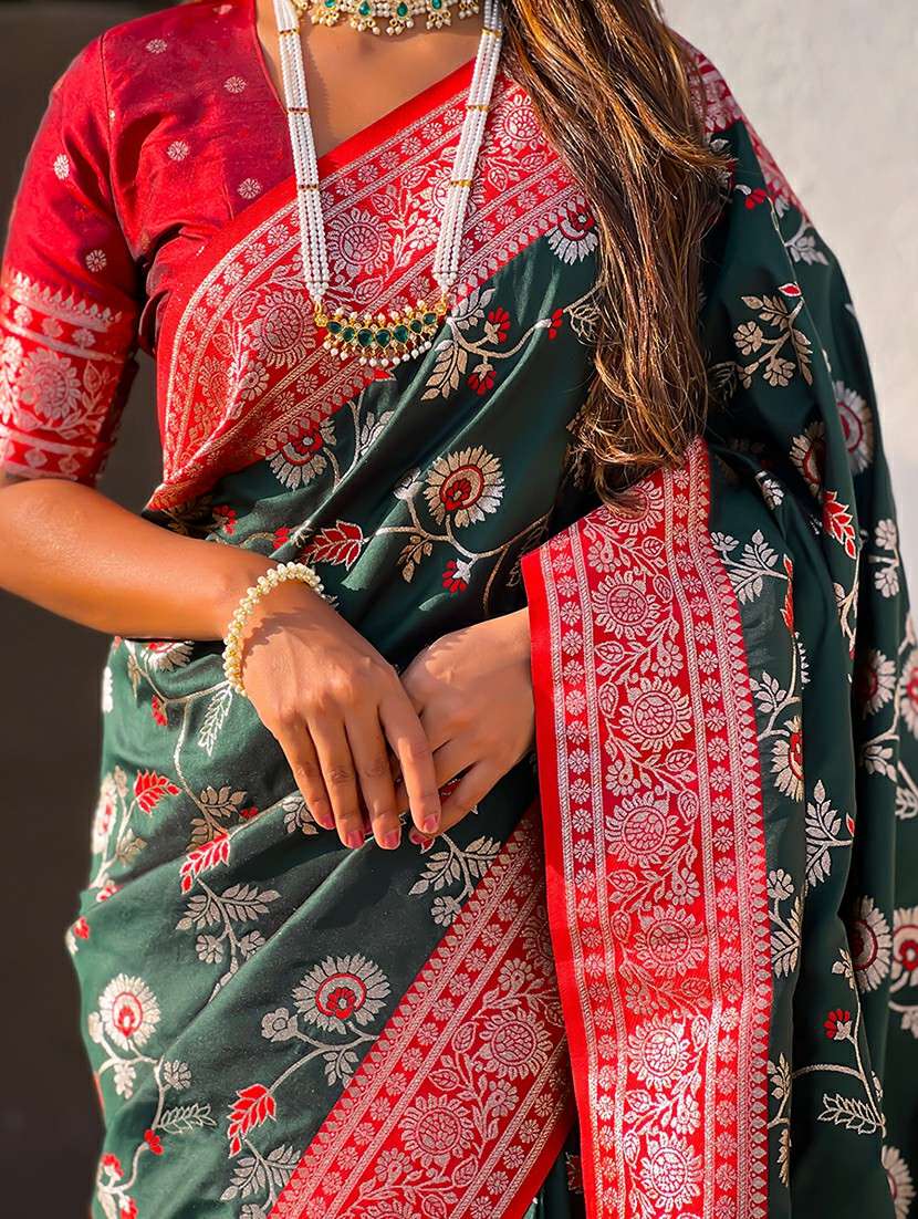 women self design banarasi saree with blouse - 22447539 -  Standard Image - 4