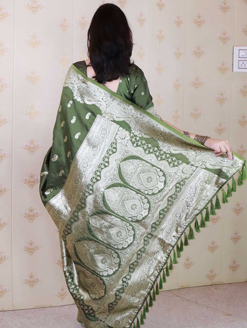 women self design banarasi saree with blouse - 22447548 -  Standard Image - 4