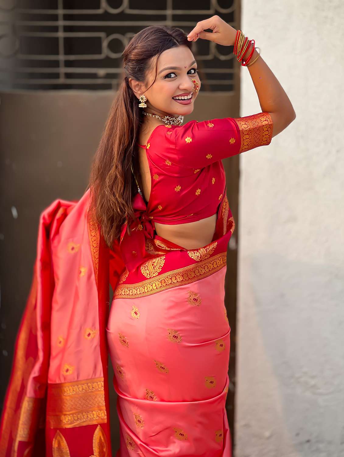 women self design banarasi saree with blouse - 22447767 -  Standard Image - 4