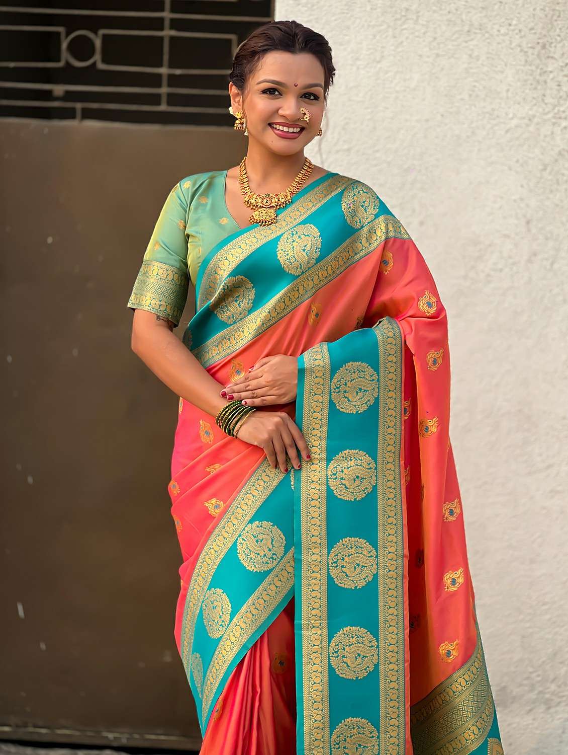women self design banarasi saree with blouse - 22447770 -  Standard Image - 1