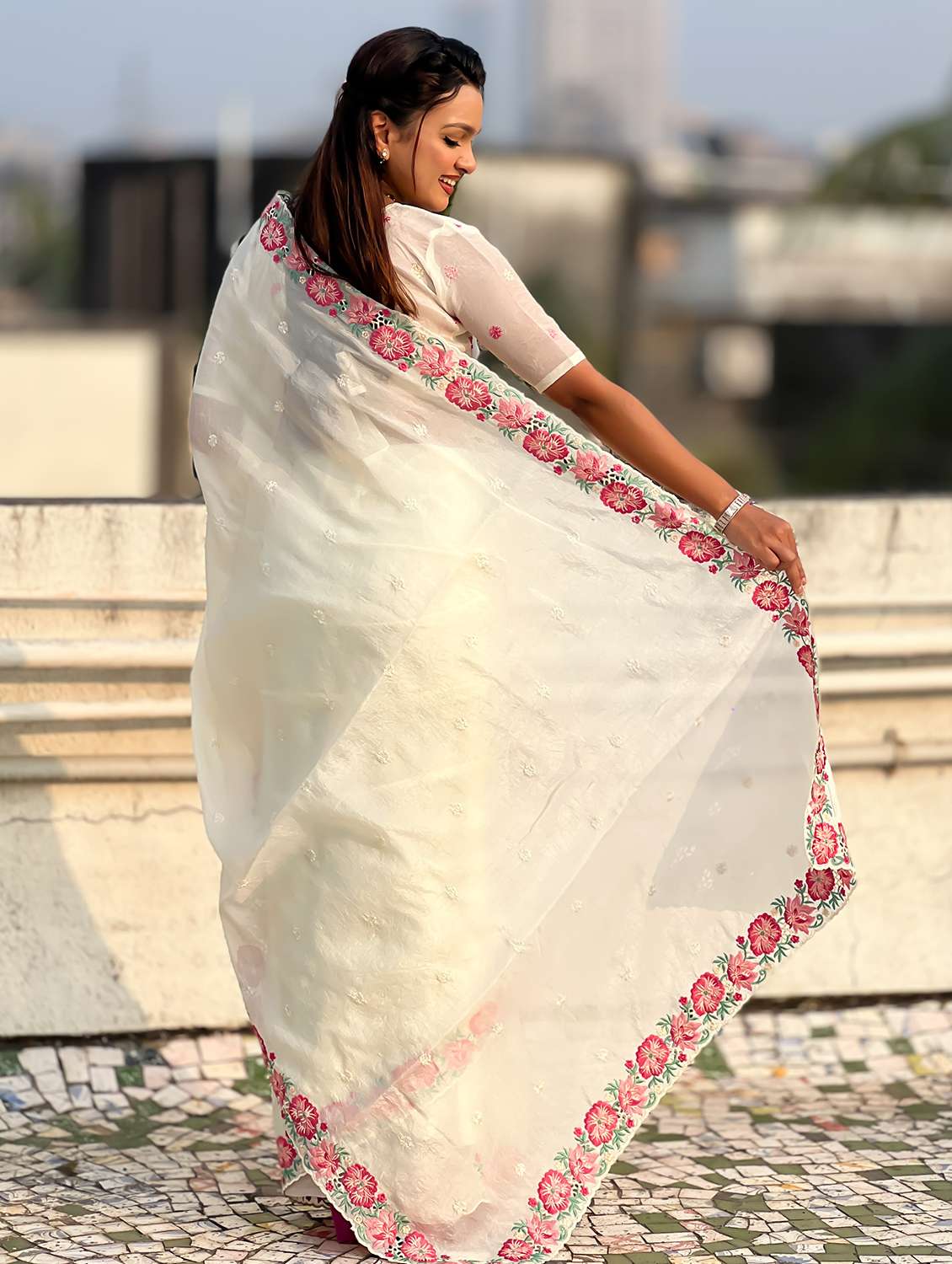 women solid with work embroidered saree with blouse - 22447859 -  Standard Image - 4