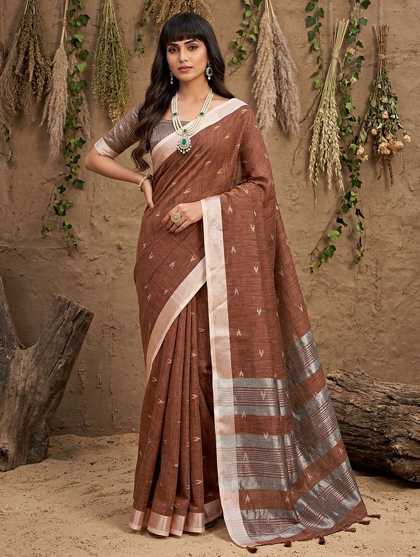 women self design handloom saree with blouse