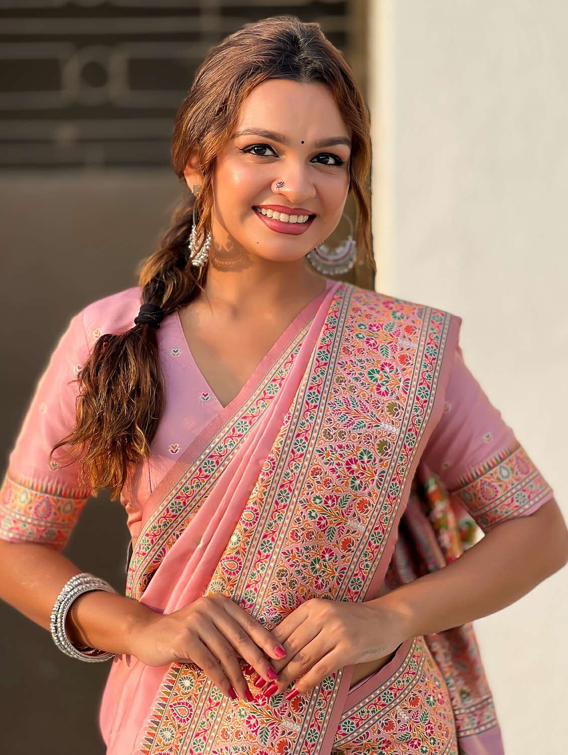 women self design banarasi saree with blouse - 22448426 -  Standard Image - 1
