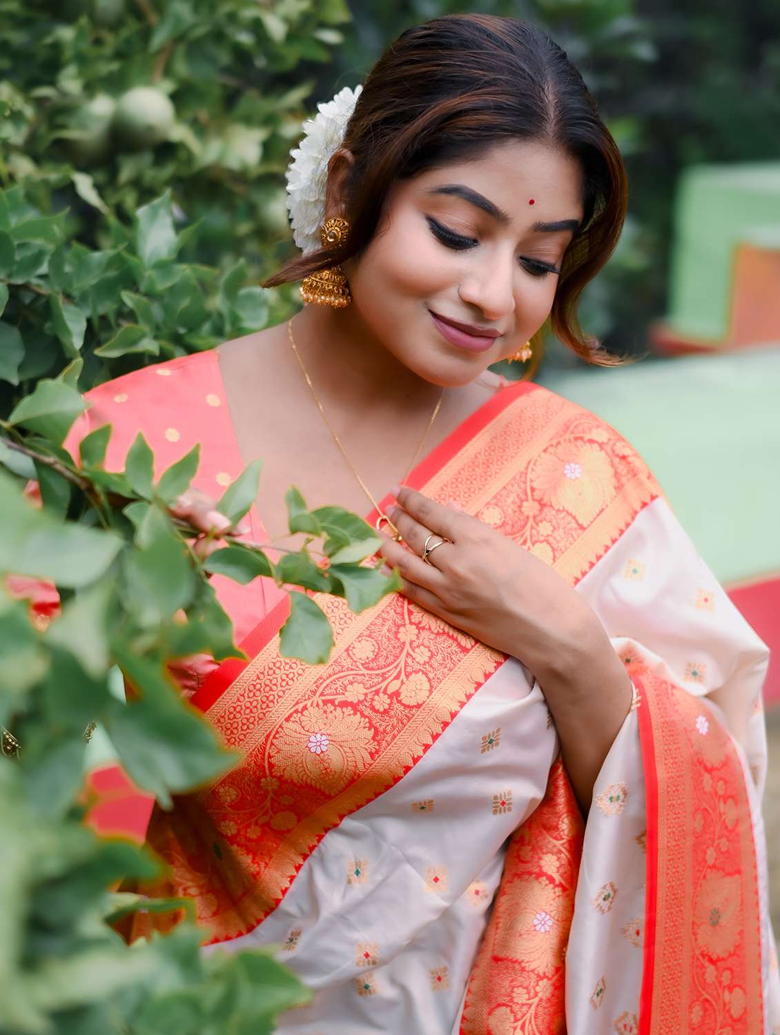 women self design bordered saree with blouse - 22448847 -  Standard Image - 1