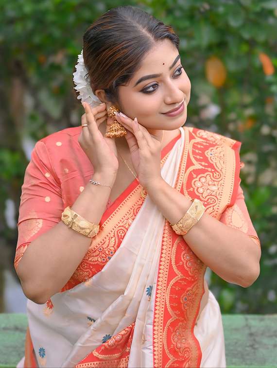 women self design bordered saree with blouse - 22448848 -  Standard Image - 1