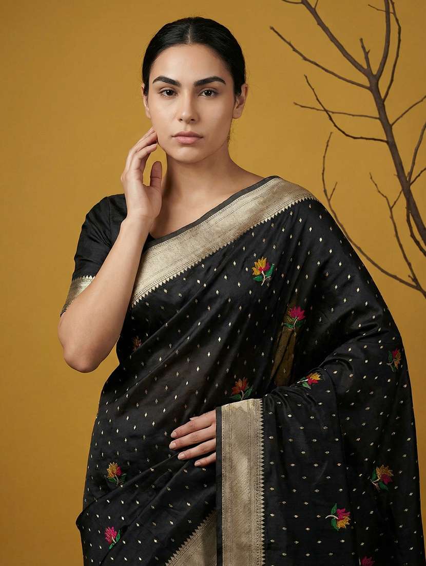 women self design jamdani saree with blouse - 22448849 -  Standard Image - 1