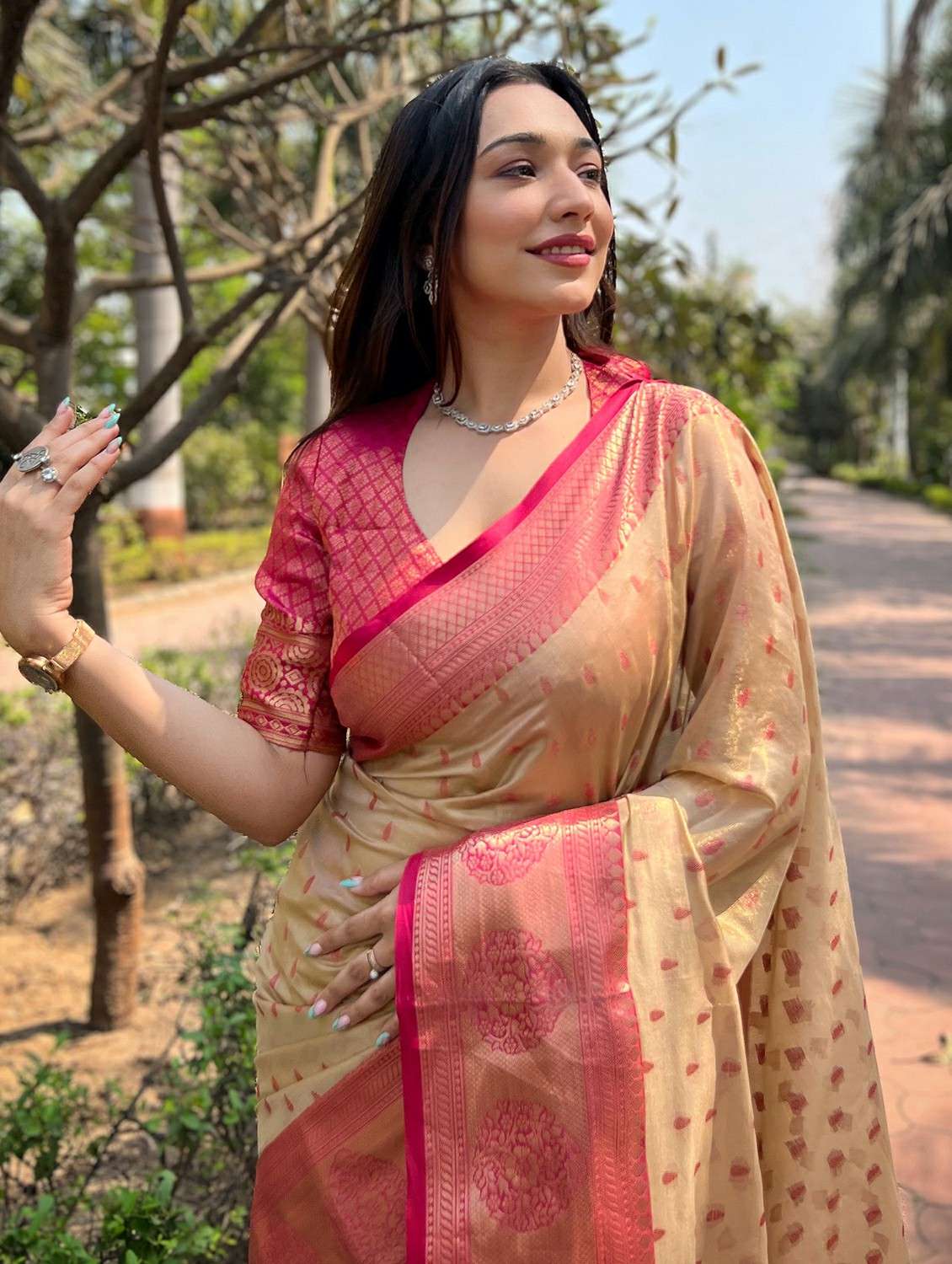 women self design kanjivaram saree with blouse - 22448870 -  Standard Image - 1