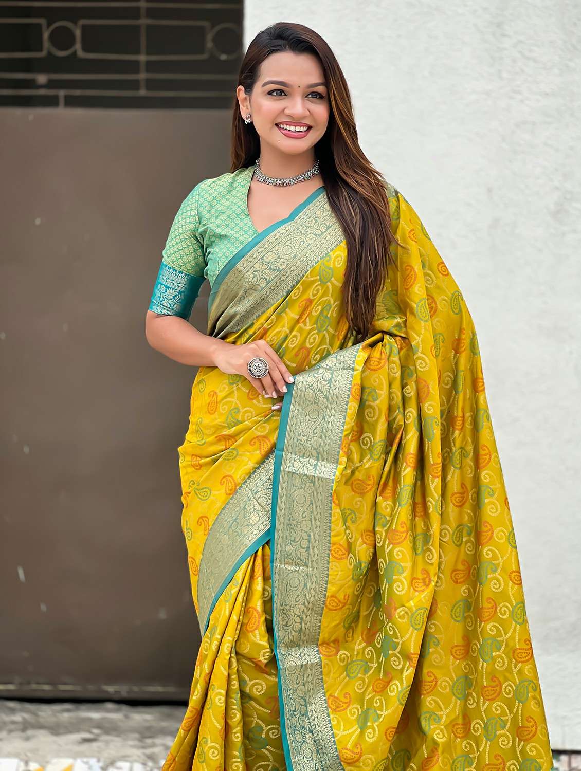 women bandhani patola saree with blouse - 22448912 -  Standard Image - 1