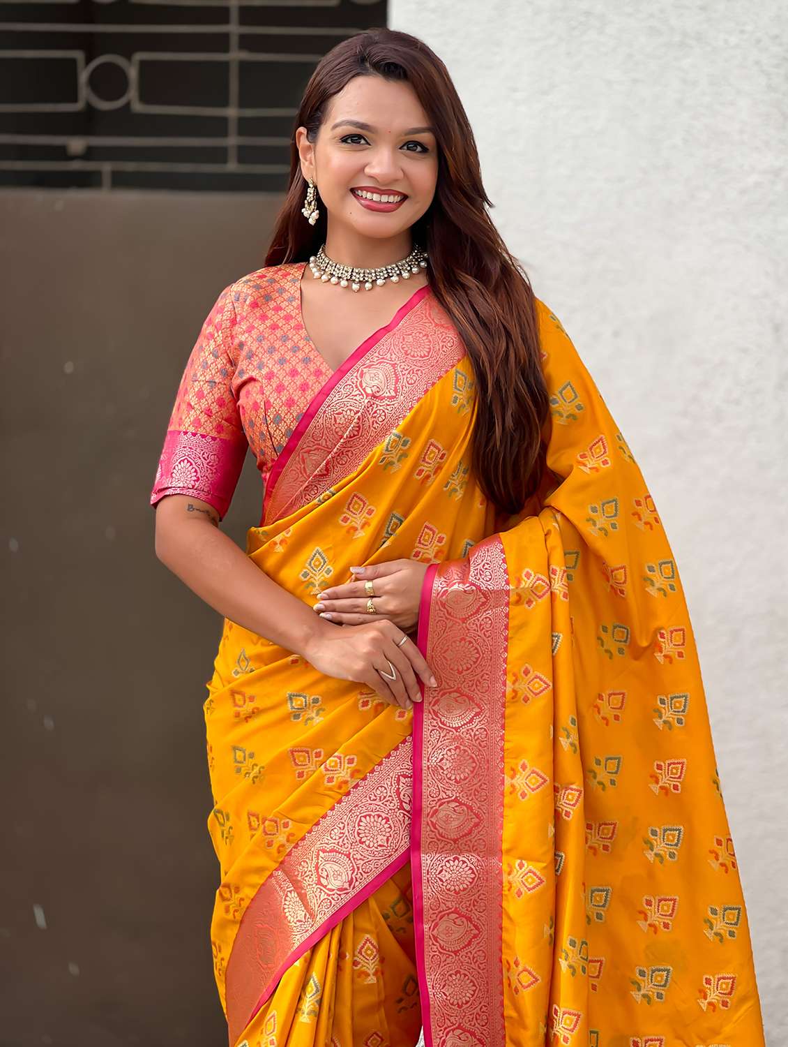 women self design patola saree with blouse - 22448919 -  Standard Image - 1