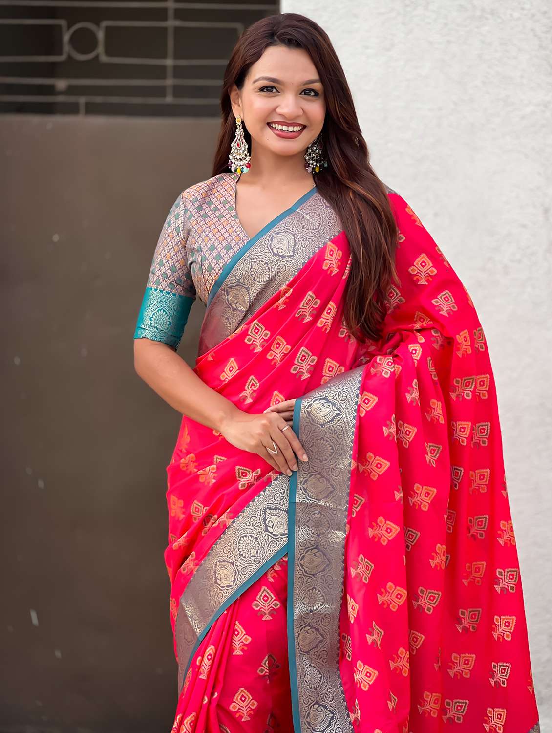 women self design patola saree with blouse - 22448920 -  Standard Image - 1