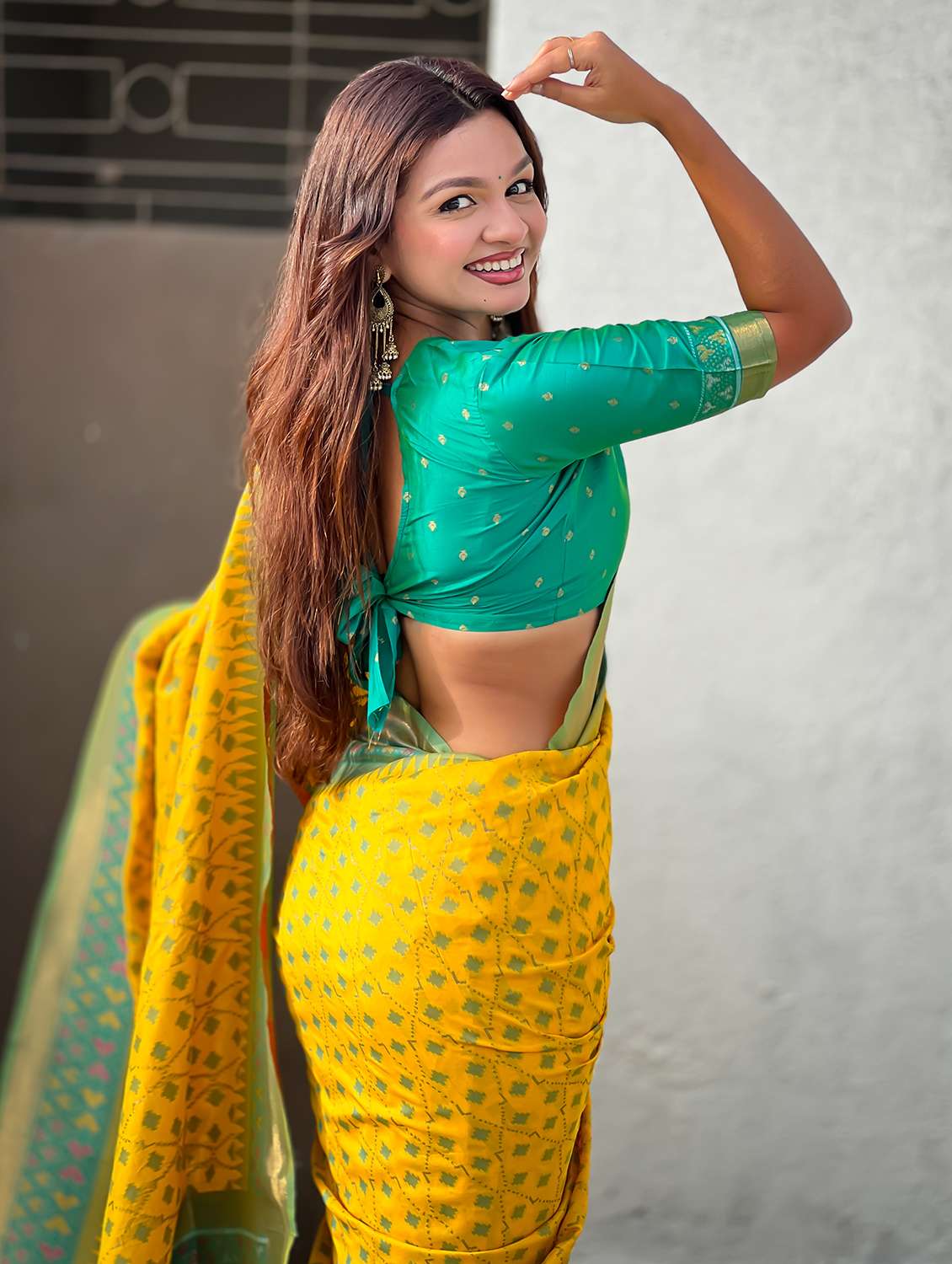 women ikat patola saree with blouse - 22448929 -  Standard Image - 4