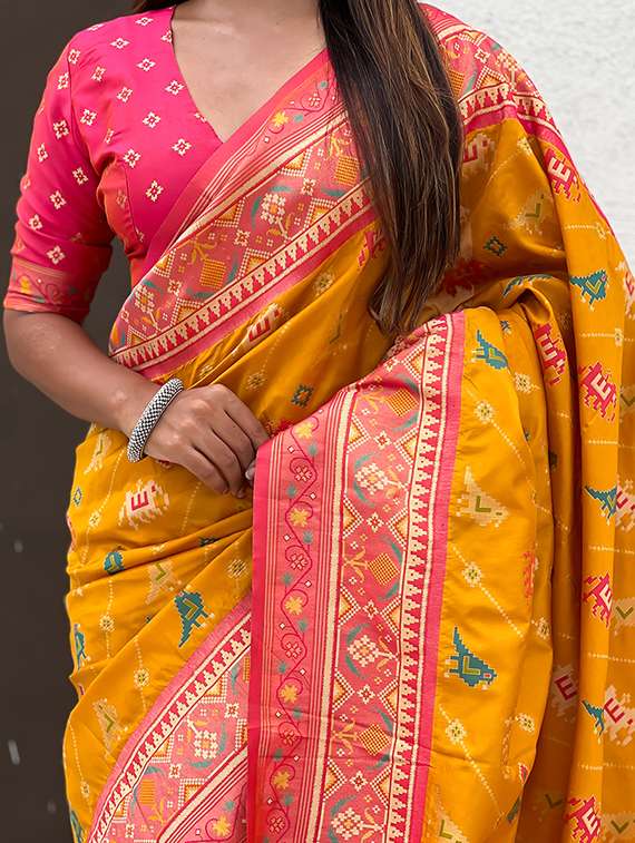 women self design patola saree with blouse - 22448933 -  Standard Image - 4