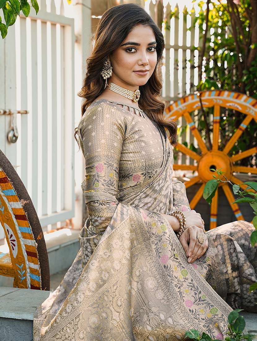 women self design banarasi saree with blouse - 22448938 -  Standard Image - 1