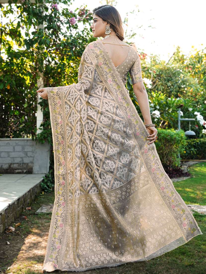 women self design banarasi saree with blouse - 22448938 -  Standard Image - 4