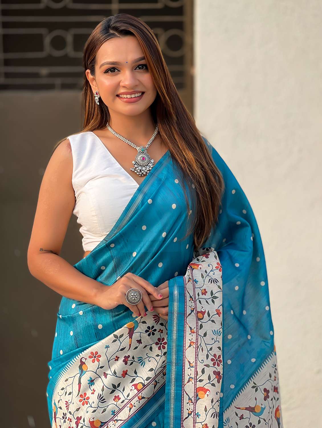 women printed casual wear saree with blouse - 22449700 -  Standard Image - 1