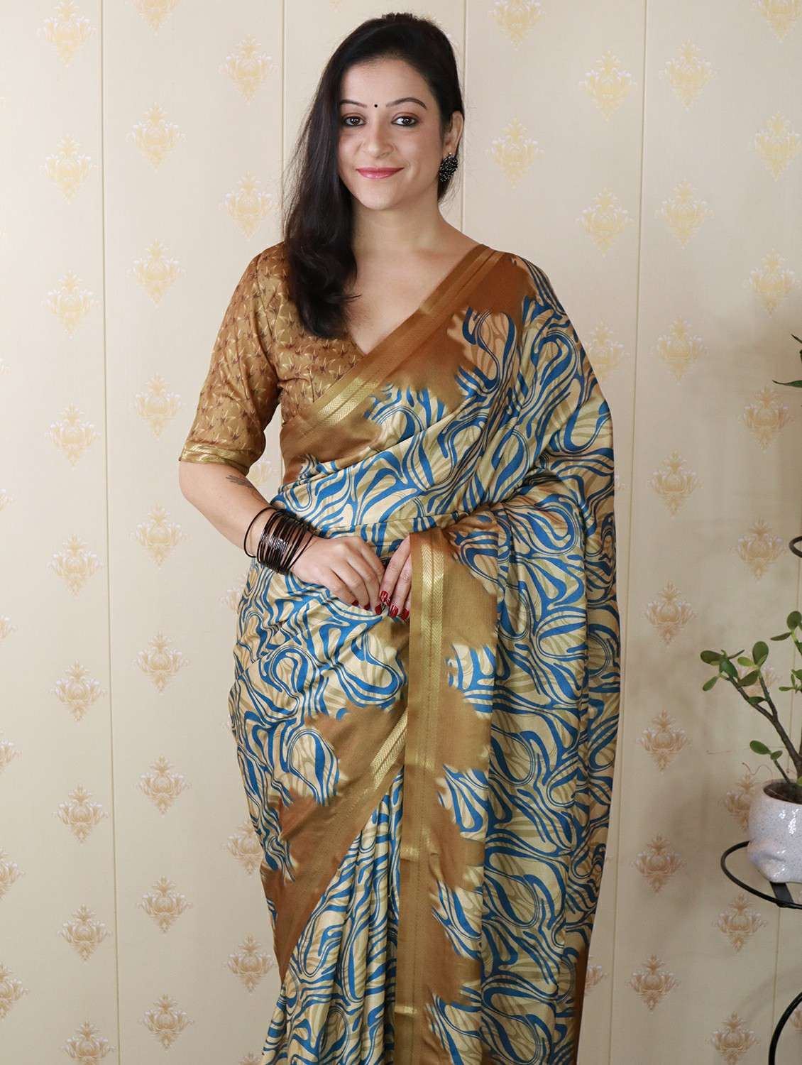 women printed casual wear saree with blouse - 22449715 -  Standard Image - 1