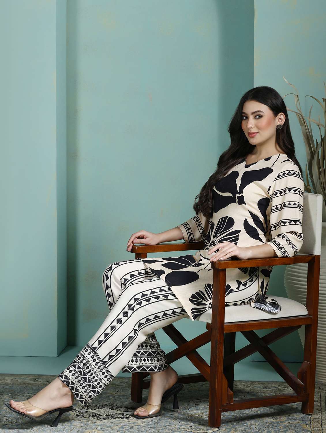 Women Cream Kurta Pant Set - 22449877 -  Standard Image - 4