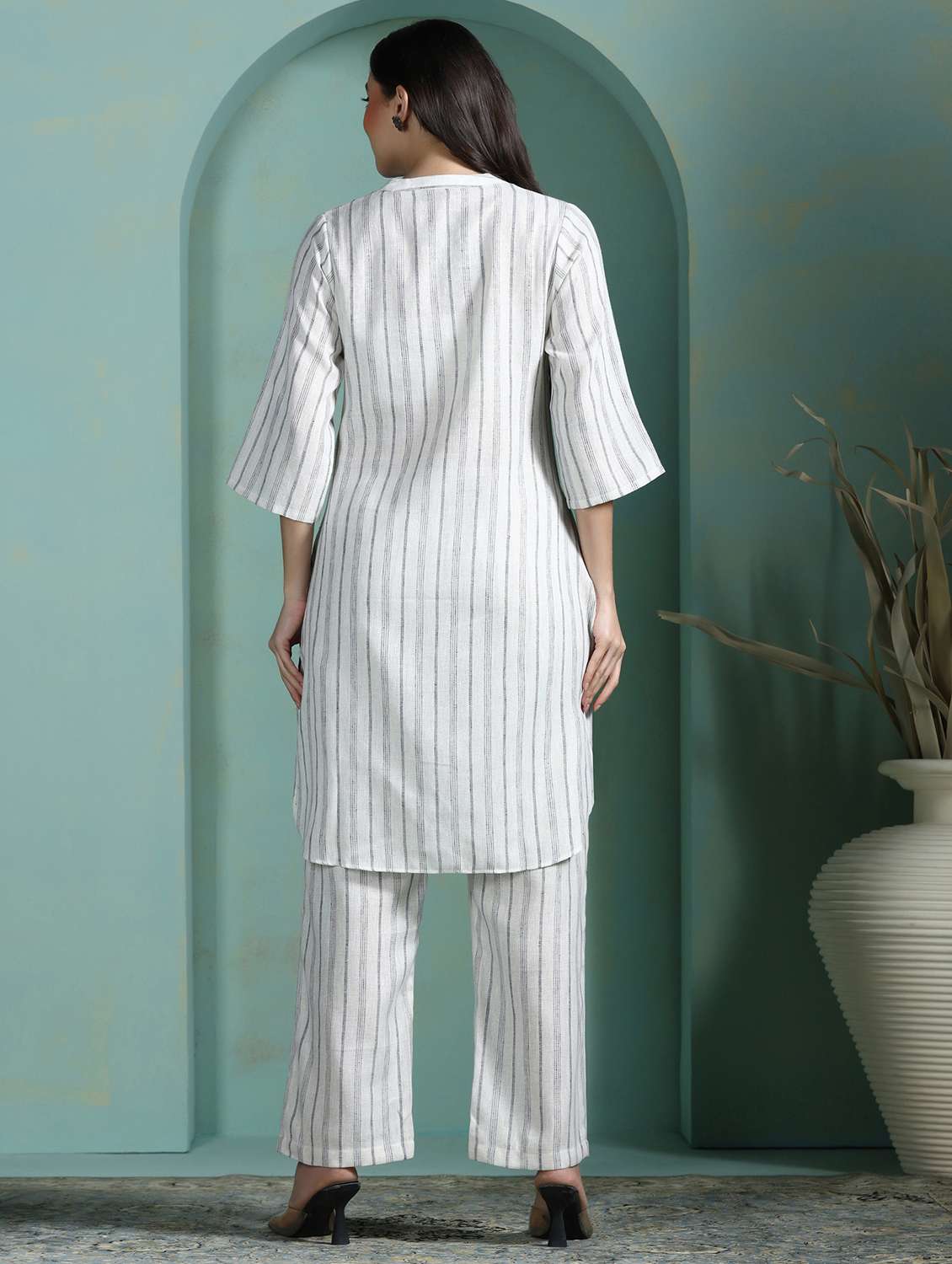women off white kurta pant set - 22449881 -  Standard Image - 4