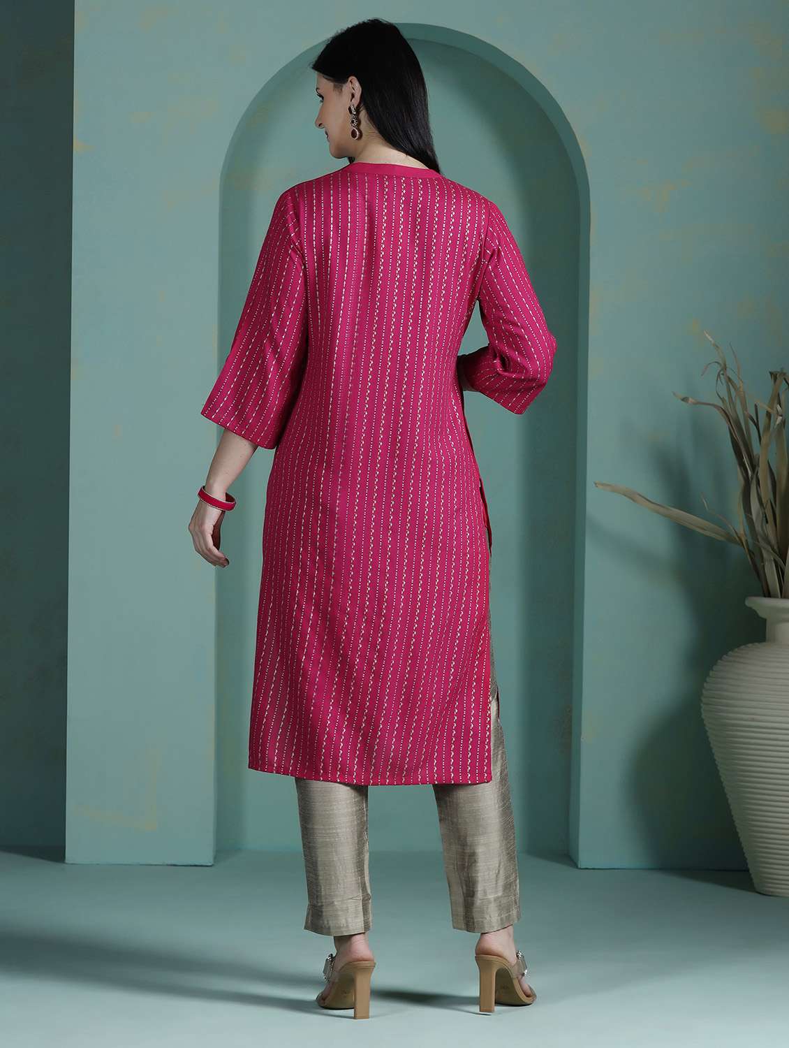  women fuchsia rayon straight kurta - 22449906 -  Standard Image - 4