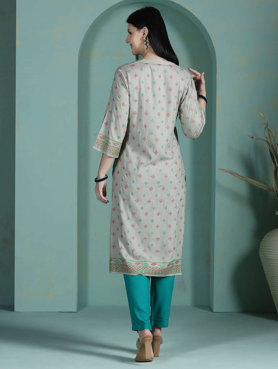  women grey rayon straight kurta - 22449912 -  Standard Image - 4