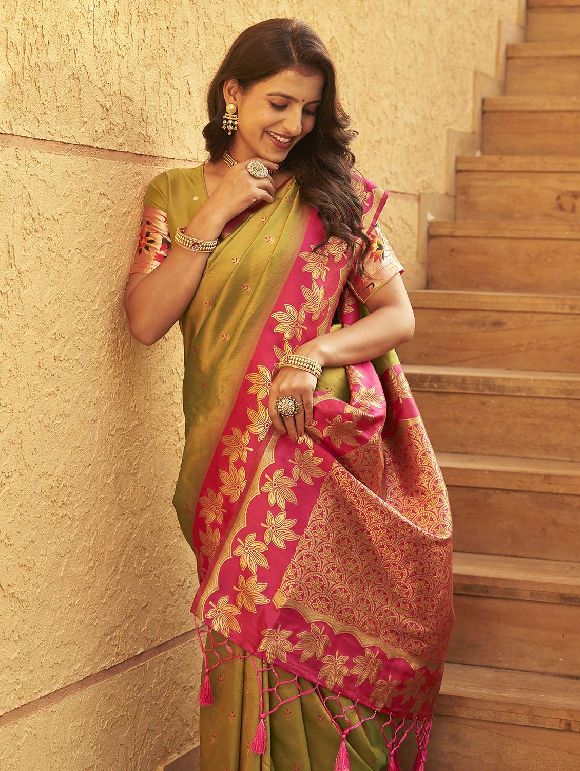 women self design banarasi saree with blouse - 22450351 -  Standard Image - 1